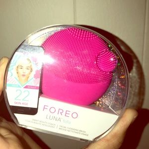 FOREO FACE TECHNOLOGY cleanse skin